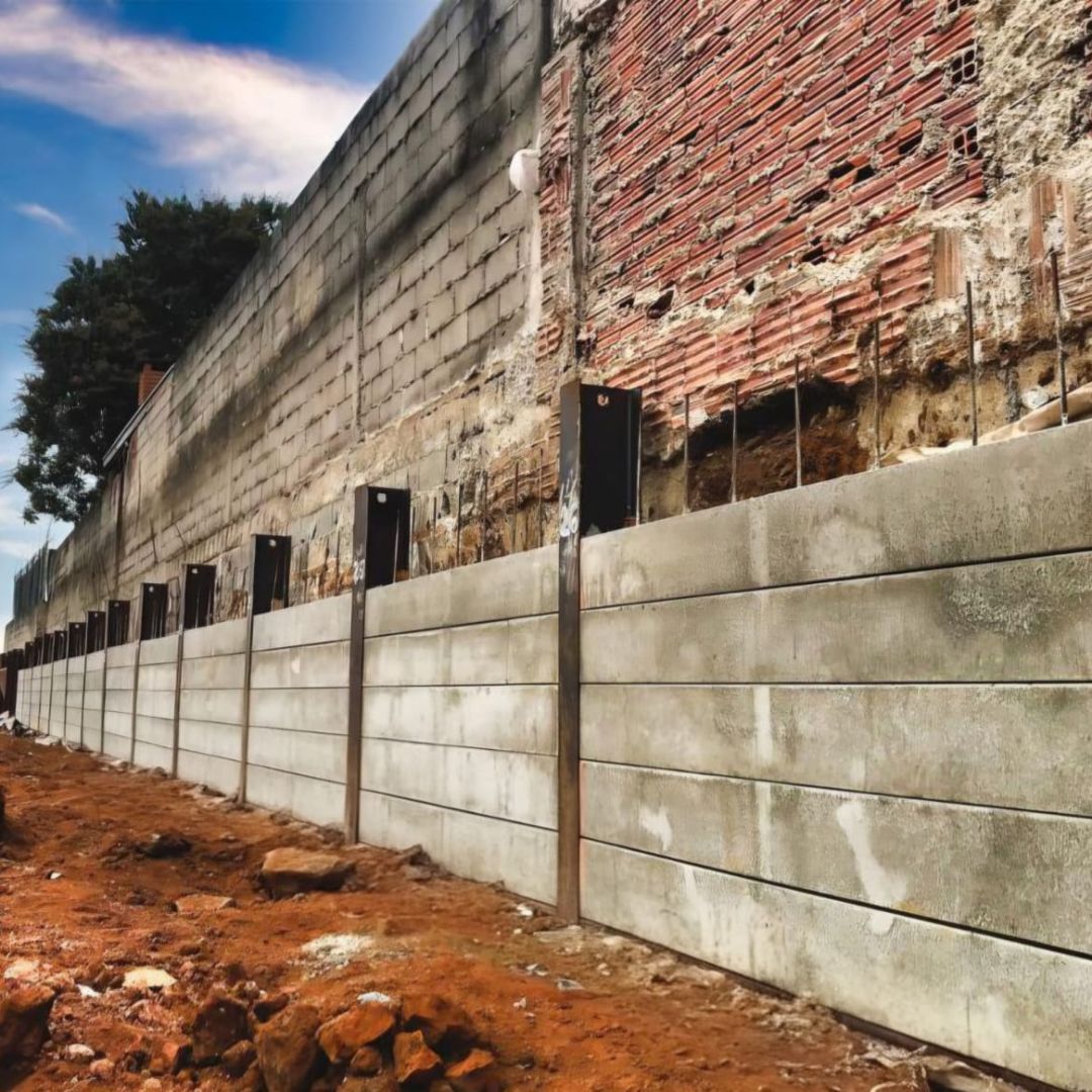 Cortina de contenção em concreto armado executada pela Vale Lajes para obras de grande porte.