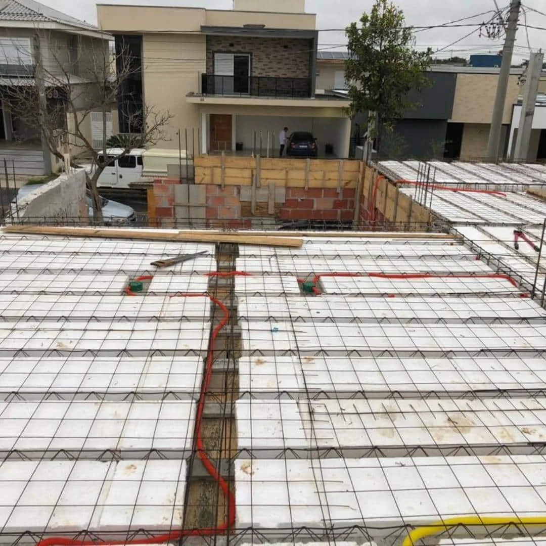 Laje treliçada pré-moldada produzida pela Vale Lajes em Taubaté SP para obras residenciais e comerciais