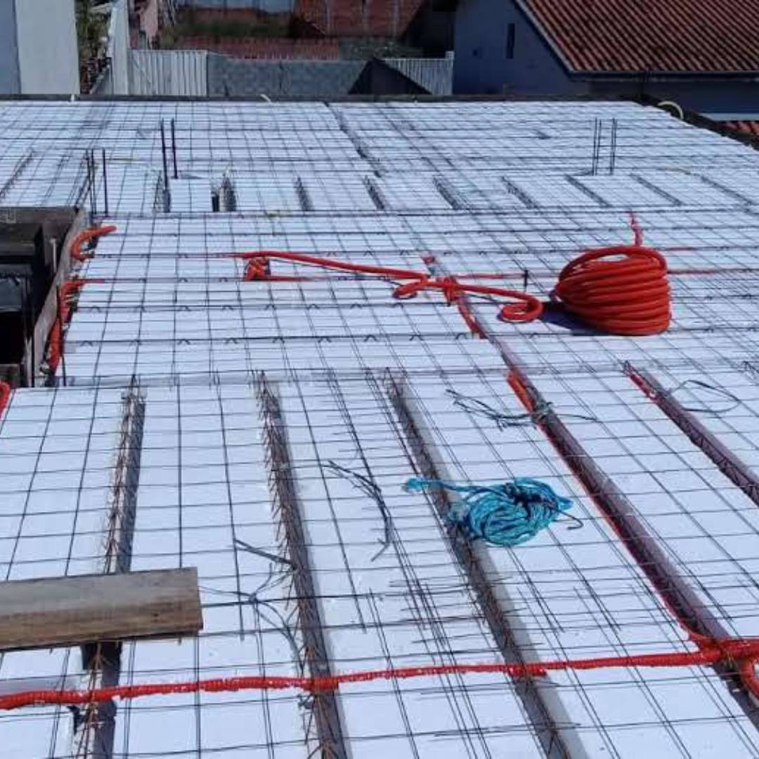 Laje treliçada pré-moldada produzida pela Vale Lajes em Taubaté SP para obras residenciais e comerciais