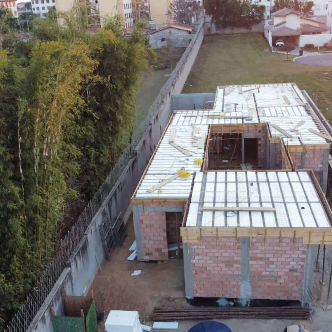 Laje treliçada pré-moldada produzida pela Vale Lajes em Taubaté SP para obras residenciais e comerciais