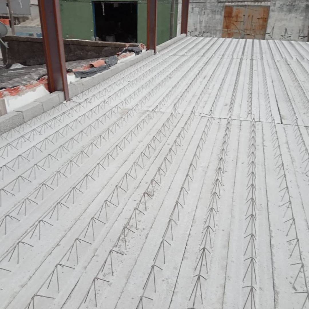 Painel treliçado pré-moldado da Vale Lajes aplicado em obra em Taubaté SP