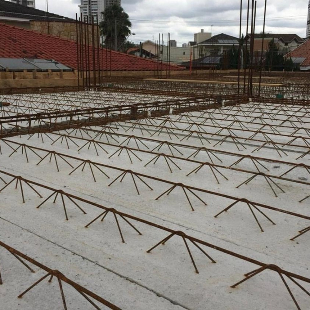 Painel treliçado pré-moldado da Vale Lajes aplicado em obra em Taubaté SP
