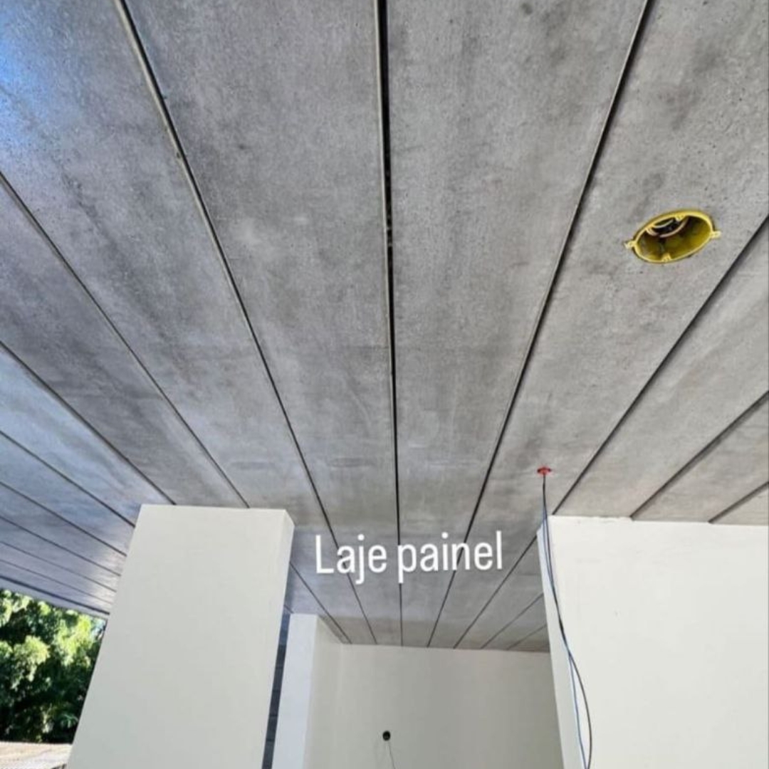 Painel treliçado pré-moldado da Vale Lajes aplicado em obra em Taubaté SP