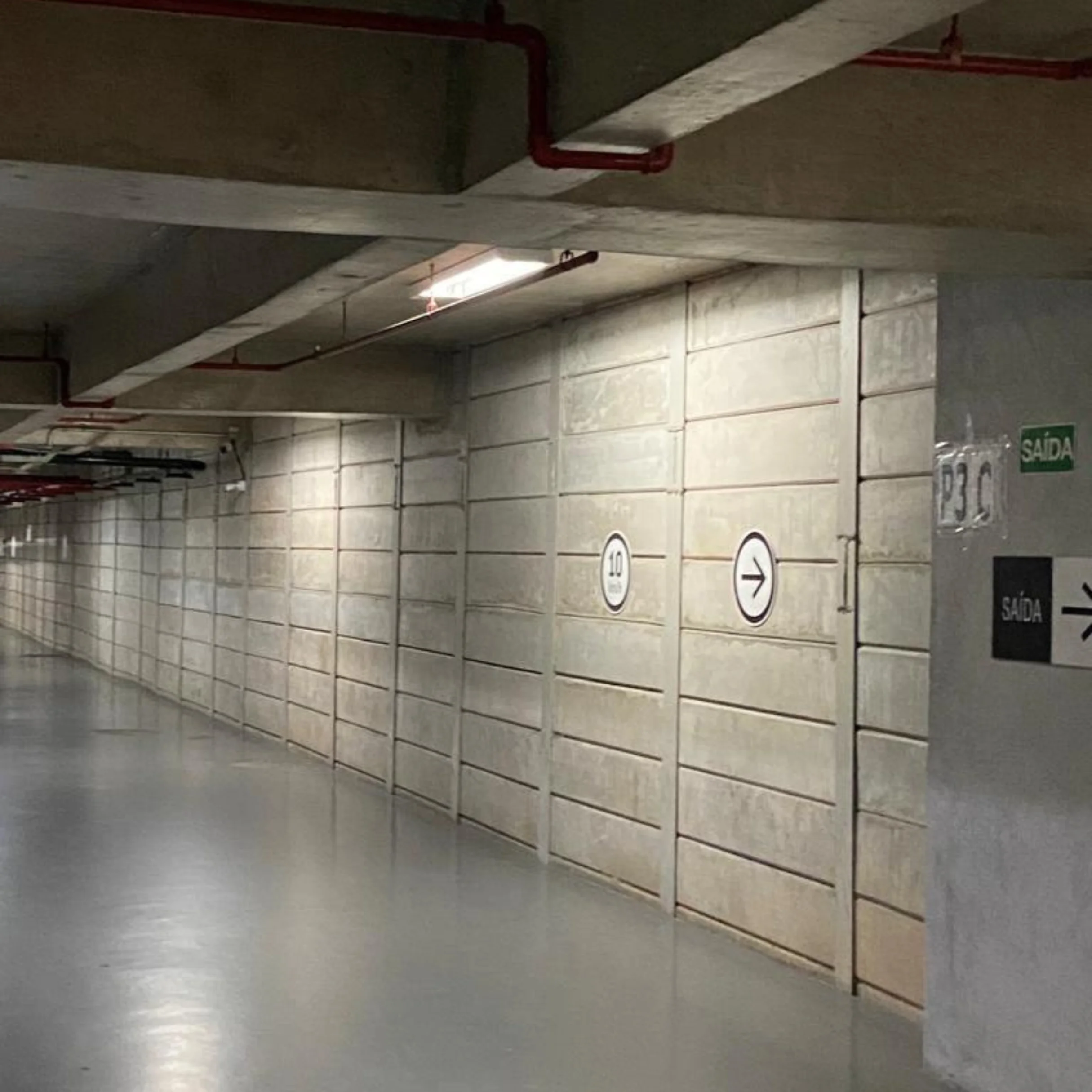 Cortina de contenção em concreto armado executada pela Vale Lajes para obras de grande porte